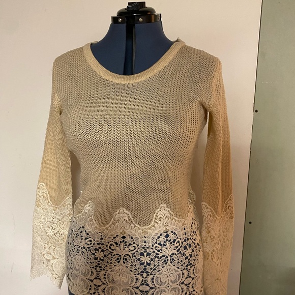 New Beige / Cream Sweater with lace detail.  Lightweight, lace-sleeves & bottom - Picture 1 of 7